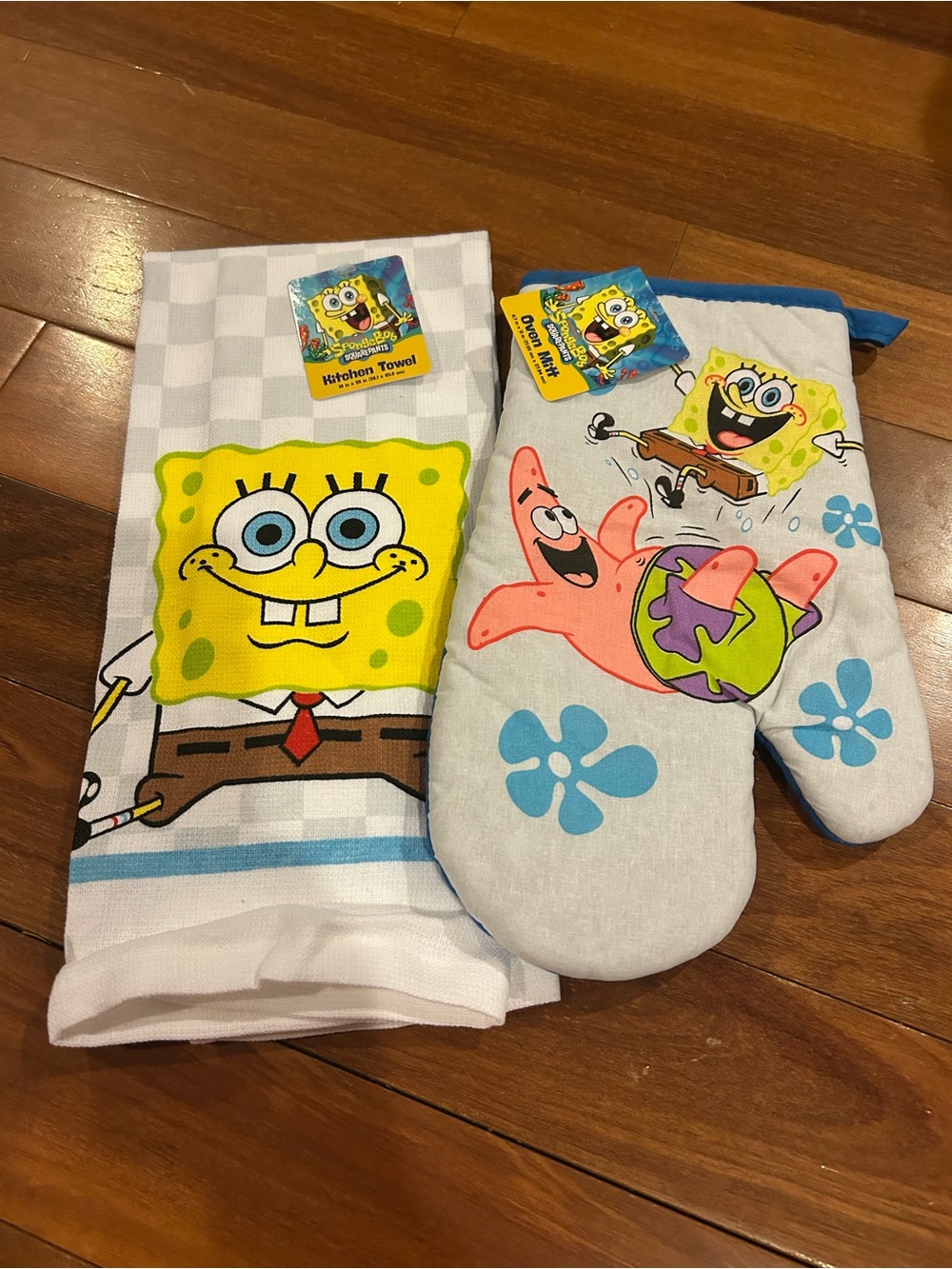 SpongeBob Squarepants Yellow & Blue Oven Mitt and Towel Set